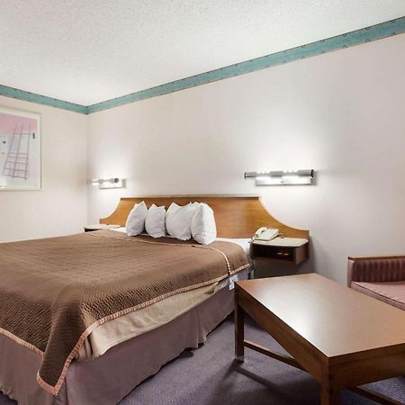 גאלופ Rodeway Inn מראה חיצוני תמונה