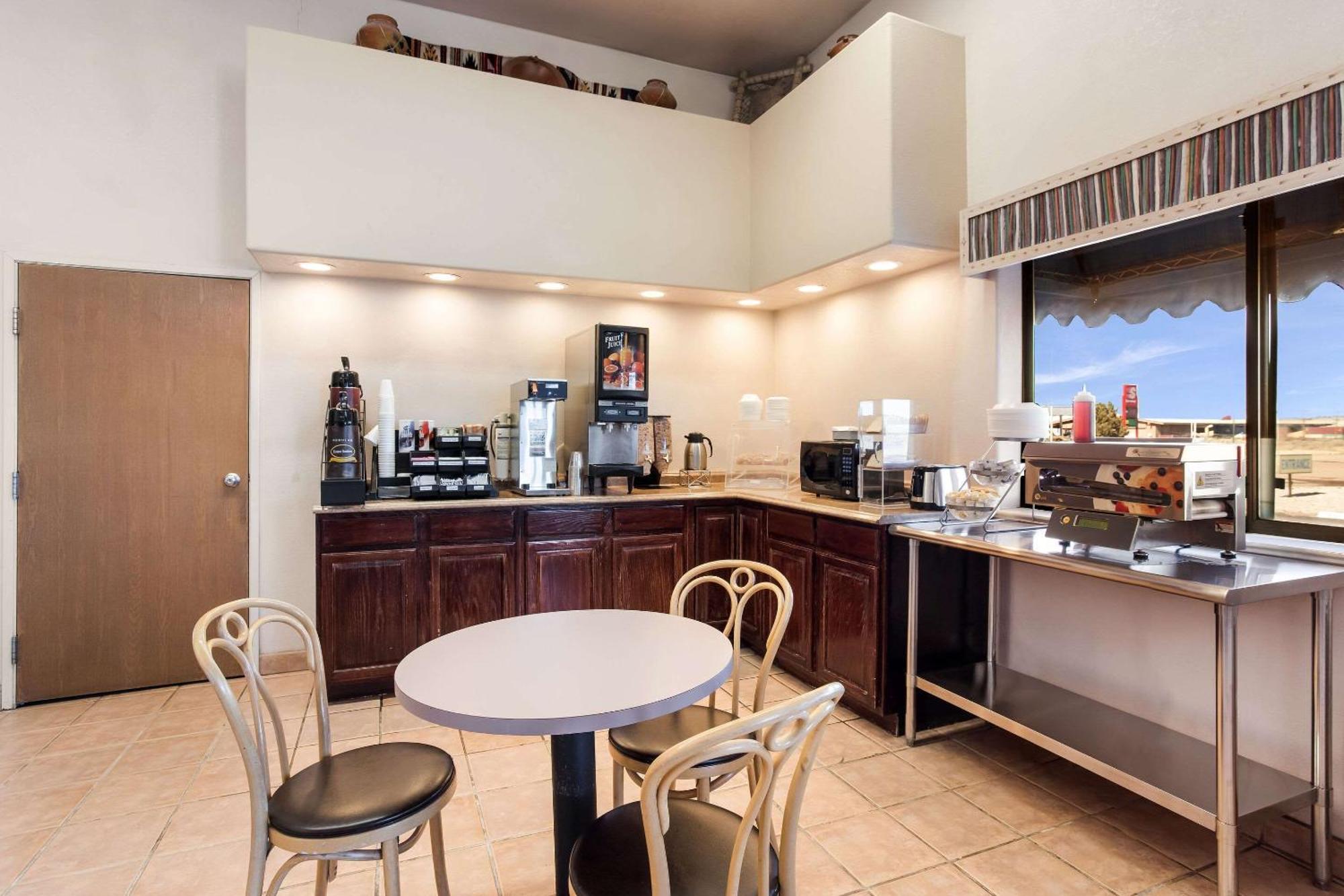 גאלופ Rodeway Inn מראה חיצוני תמונה